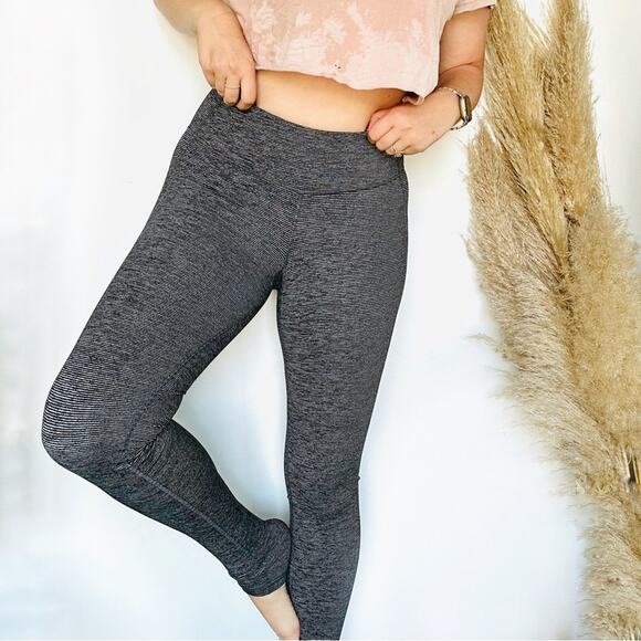 2 OLD NAVY ACTIVE Grey Black Go Dry Striped Geometric High Rise Gym Leggings S - Picture 2 of 16